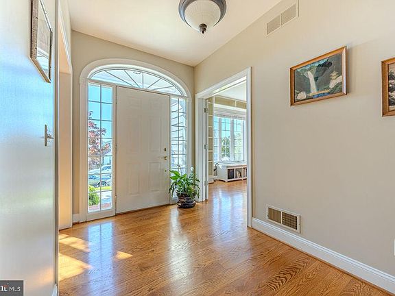 4th image of 2624 Windwood Dr