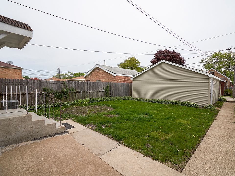 2nd image of 8021 S Sacramento Ave