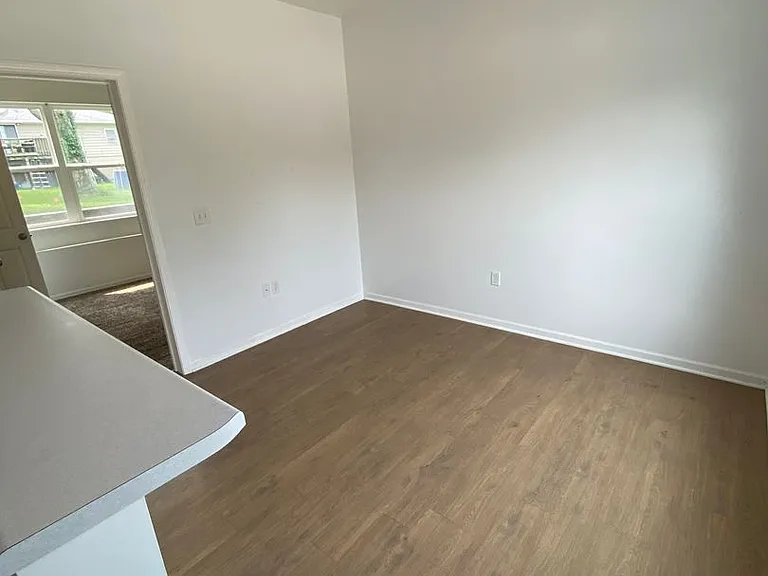 404 Jefferson St — Photo 6