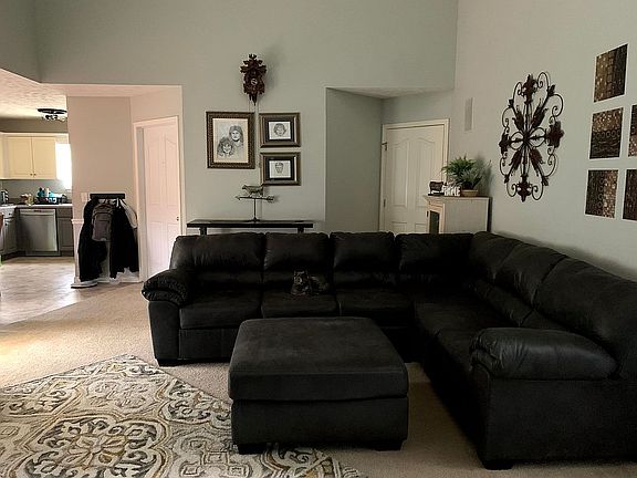 2nd image of 3453 Leslie Ln