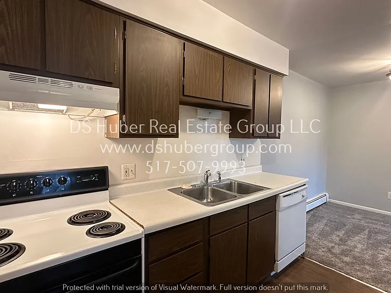 1016 E Greenlawn Ave — Photo 5