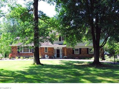 157 Greenbrier Dr, Chagrin Falls, OH, 44022