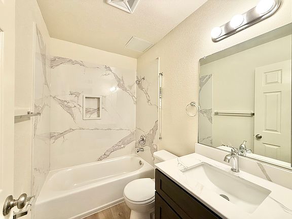 5th image of 633 Stewart St APT 22
