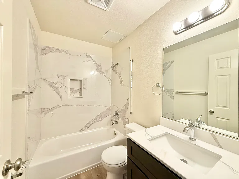 633 Stewart St #22 — Photo 5