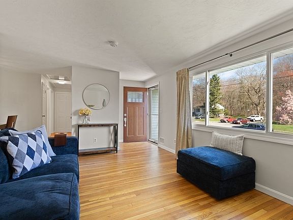 3rd image of 24 Kelsey Dr