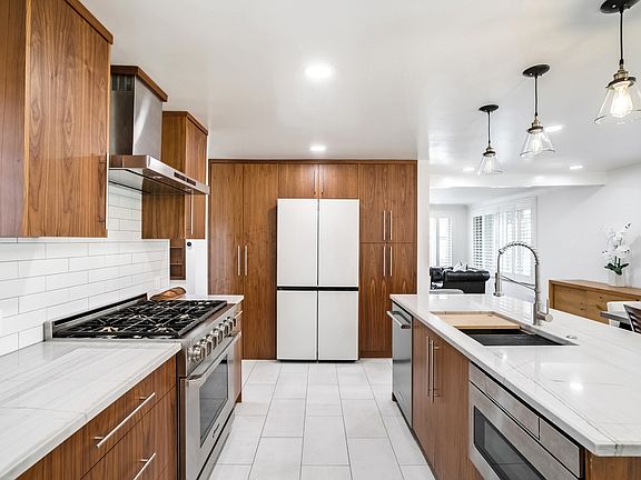* Kitchen entrance from the garage