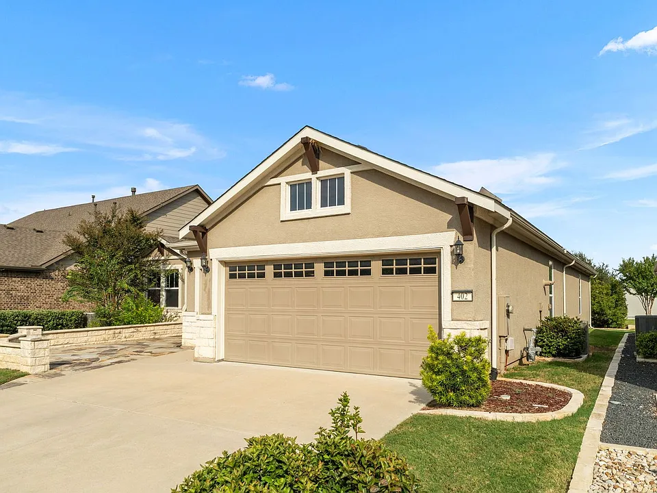 402 Old Blue Mountain Ln