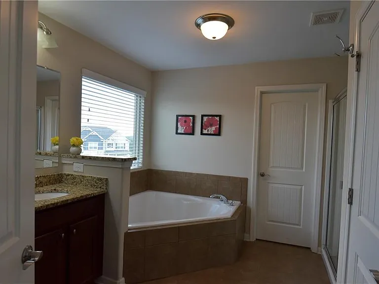 1805 Kingsbridge Ct — Photo 22
