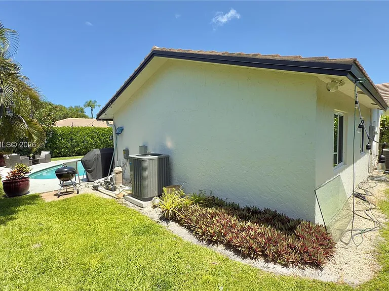 2411 NW 31st St — Photo 43