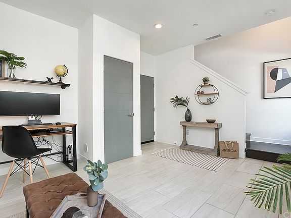 3rd image of 2113 W Place Dr