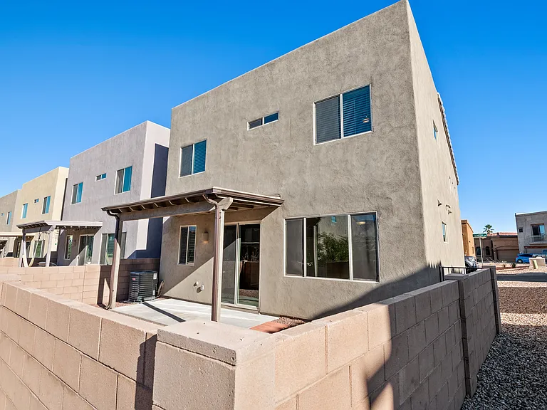 240 E Scepter Ln — Photo 25