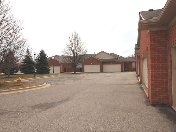 5th image of 30569 Beatrice Ct