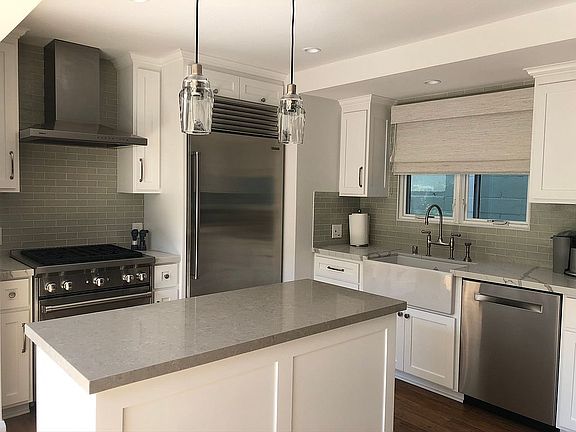4th image of 411 Dahlia Ave #1