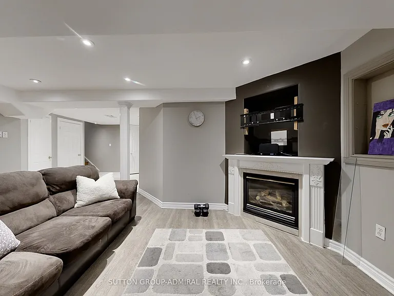 32 Stephanie Ln #UPPER — Photo 48