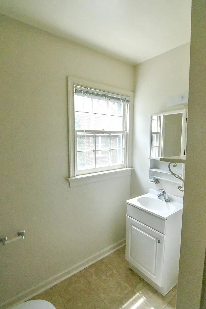 109 Kent Terr — Photo 3
