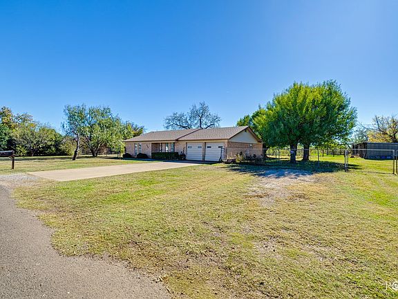 3rd image of 325 Mimosa Dr