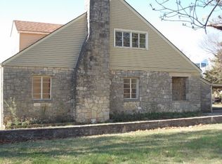 1919 Janes Ave, Winfield, KS 67156