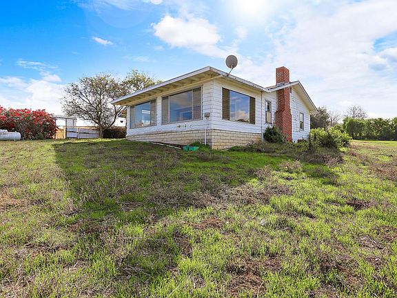3rd image of 3025 Oleander Ave