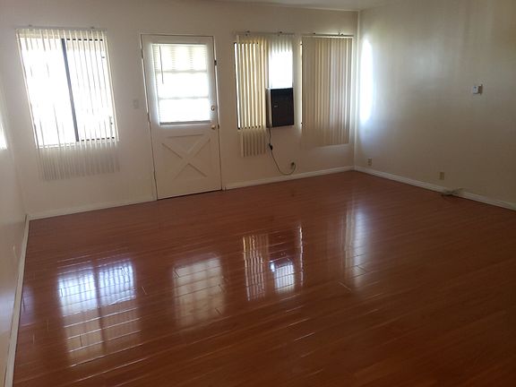3rd image of 840 Carillo Dr #B