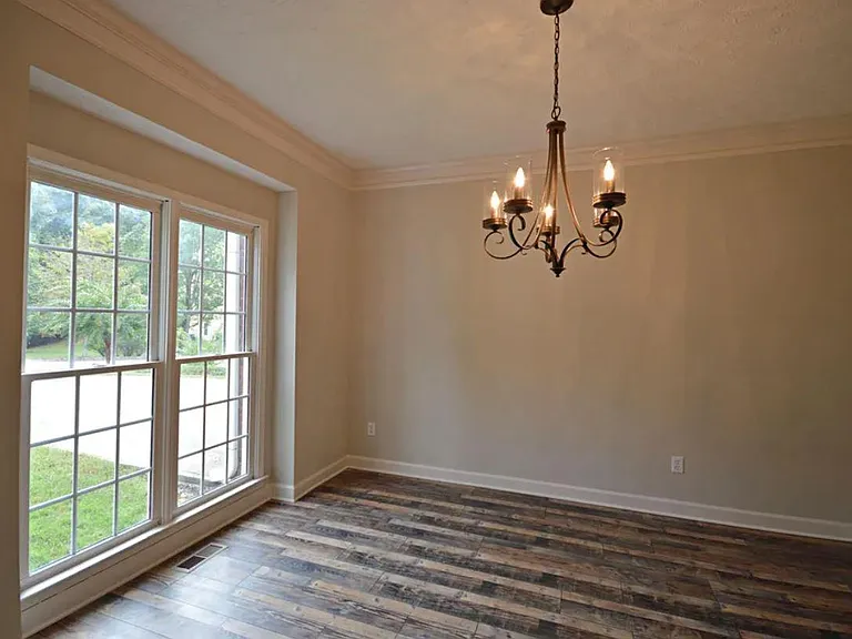 305 Lismore Ter — Photo 4