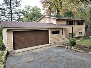 111 Acorn Ln, Lake In The Hills, IL 60156