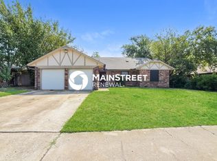 1500 Smoking Tree St, Moore, OK 73160