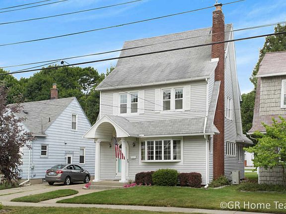 2nd image of 734 Lincoln Ave NW