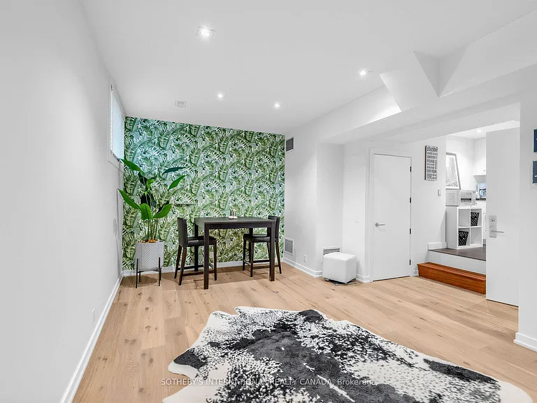 30 Regal Rd — Photo 17