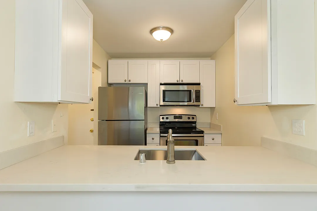 Remodeled 2 Bed / 1 Bath In Central Fremont! W/D In-Unit! — Photo 1