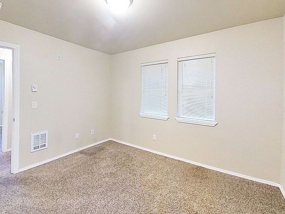 5th image of 1029 22nd St Unit 102
