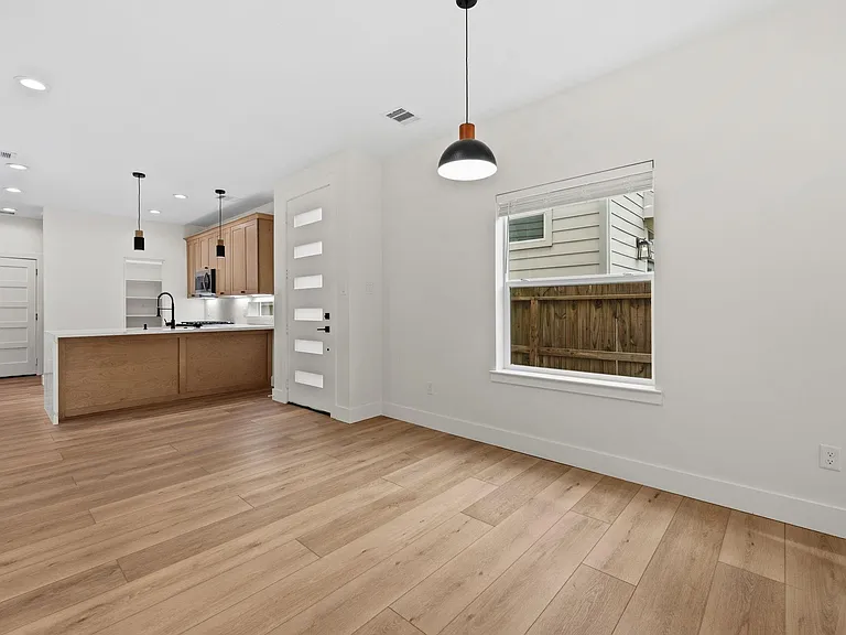 8023 Easter St — Photo 5
