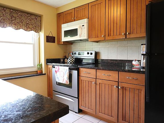 2nd image of 3641 Somerset Ln