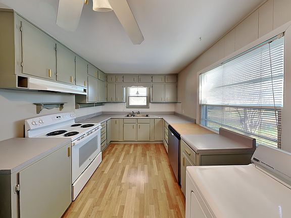 2nd image of 609 Perry Dr