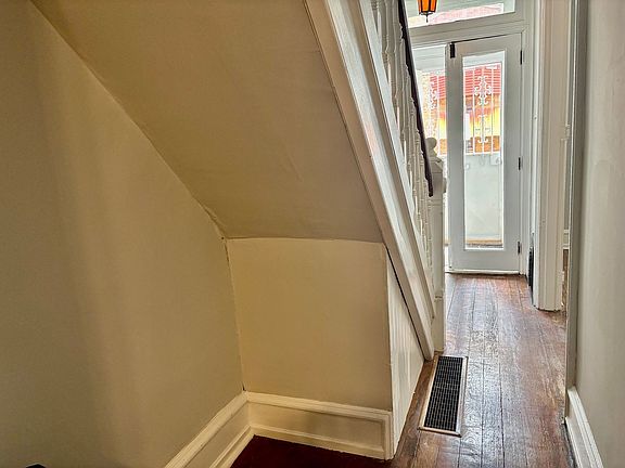 3rd image of 2503 Carpenter St