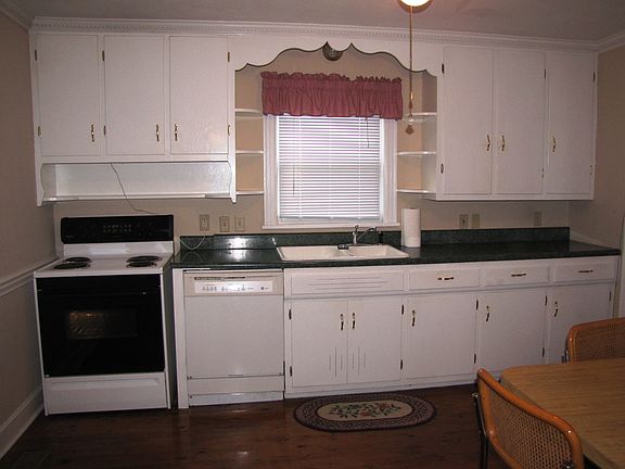 Eat-in Kitchen