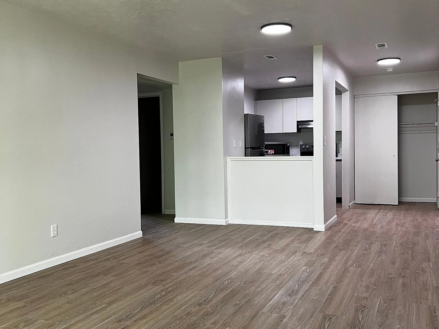 2 bed, 800 sqft, $1,045 — Photo 2