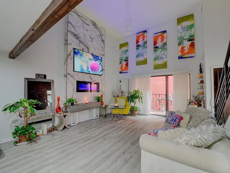 107 S Front St #32