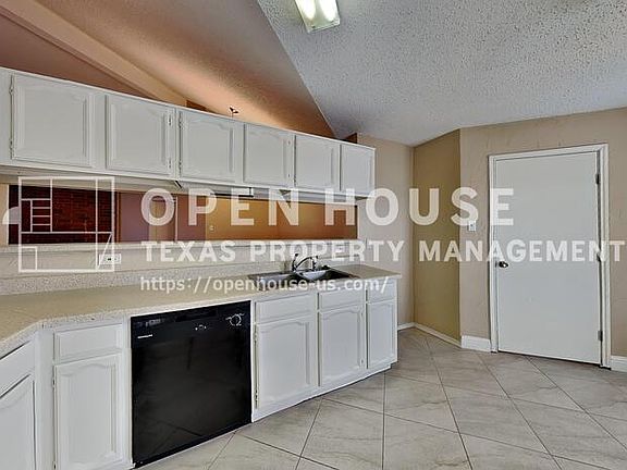 4th image of 805 Sandhurst Dr