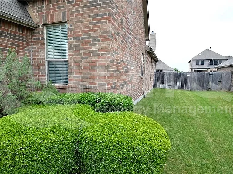 413 Driftwood Ct — Photo 3