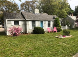 102 Sea St, Hyannis, MA 02601