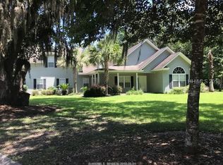 15 Woods Ct, Ridgeland, SC 29936