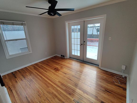 5th image of 1754 E Hillcrest Ave