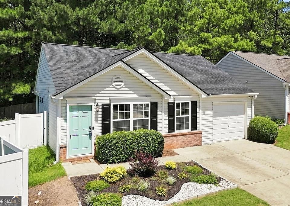 1st image of 203 Oak Grove Ln