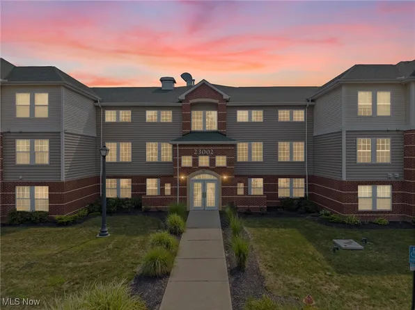 23002 Chandlers Ln APT 224, Olmsted Falls, OH 44138