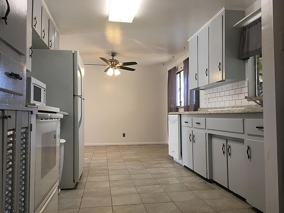 Large kitchen, plenty of storage