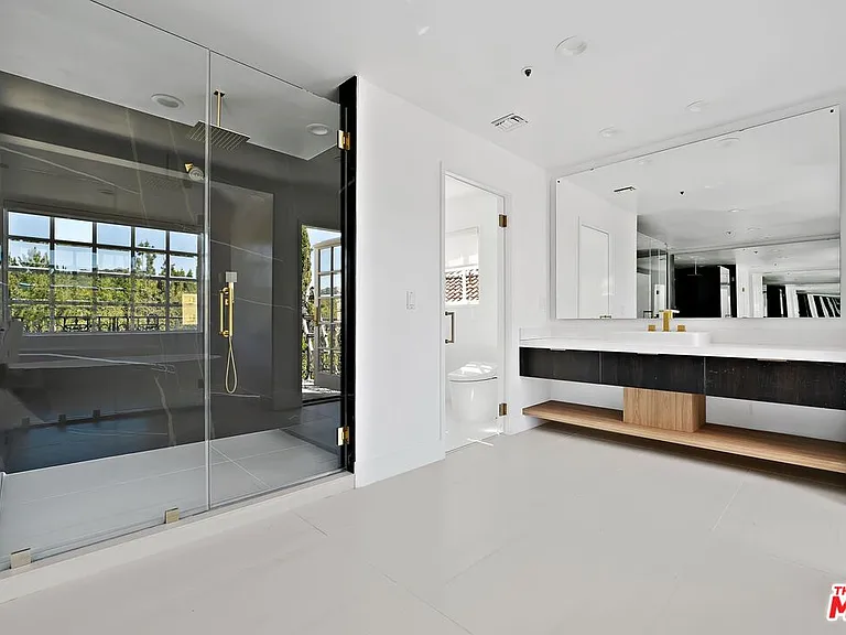 2387 Stratford Cir — Photo 35