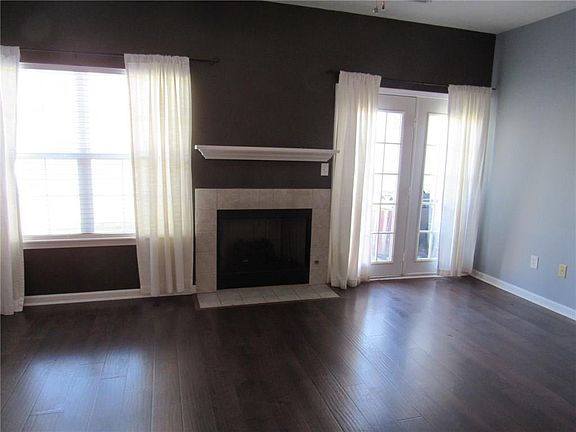 3rd image of 4205 Washington Blvd