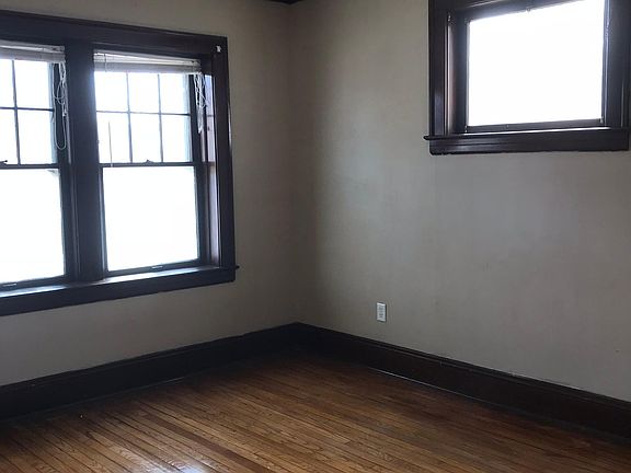 4th image of 1350 W Clifton Blvd
