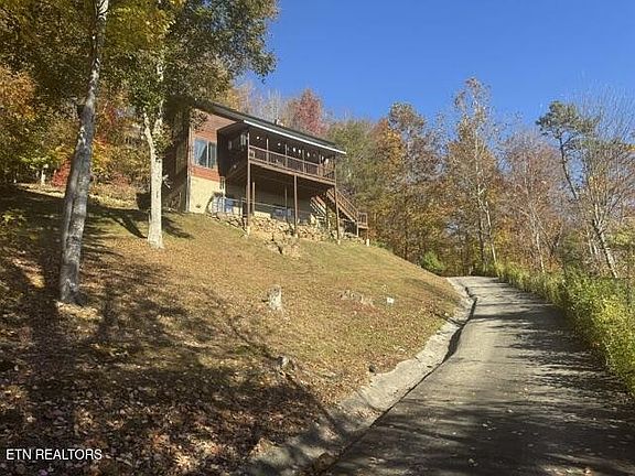 2nd image of 1738 Mountain Shores Rd