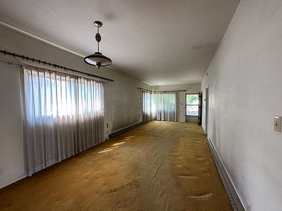 4th image of 401 Main St